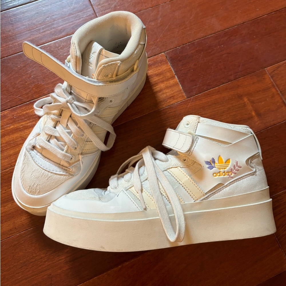 Adidas Forum Bonega Mid ‘Embroidered Floral.’ Size: Women’s 8. Color: White.